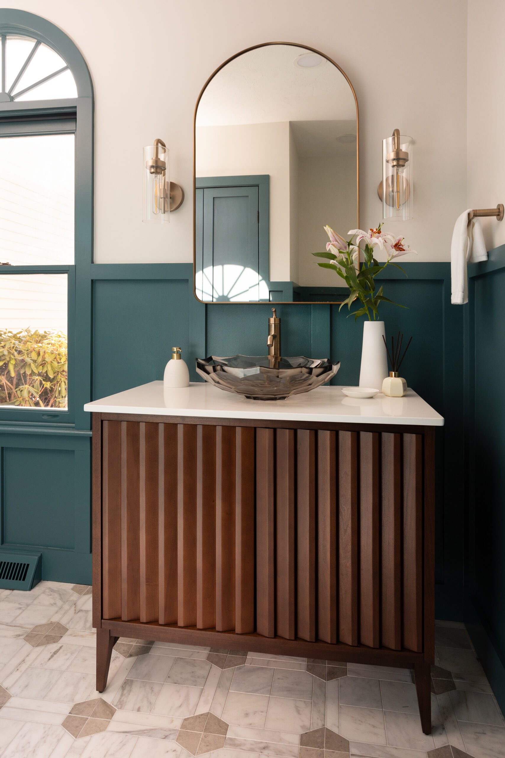 Moody Teal Powder Bath