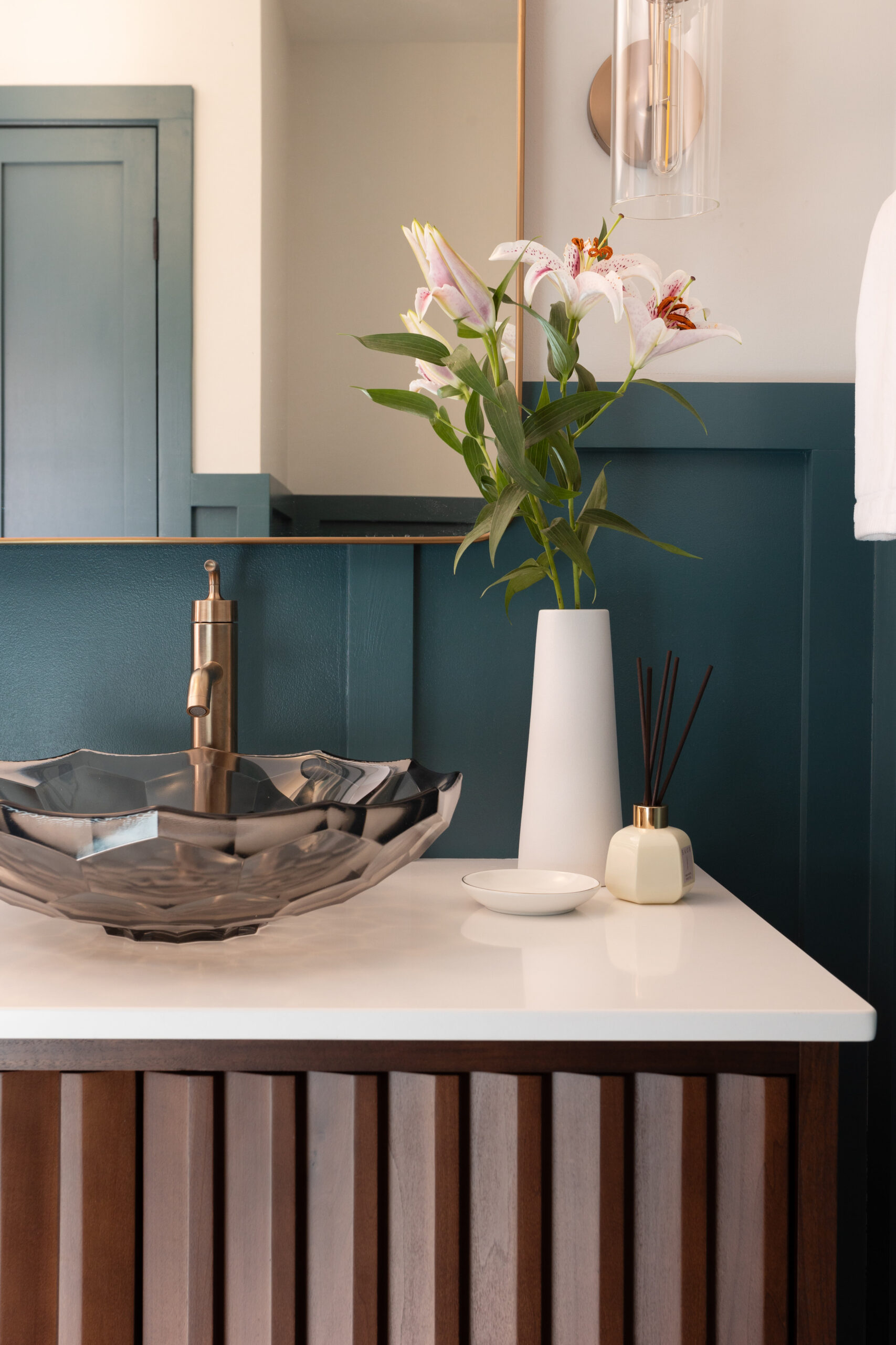 Moody Teal Powder Bath
