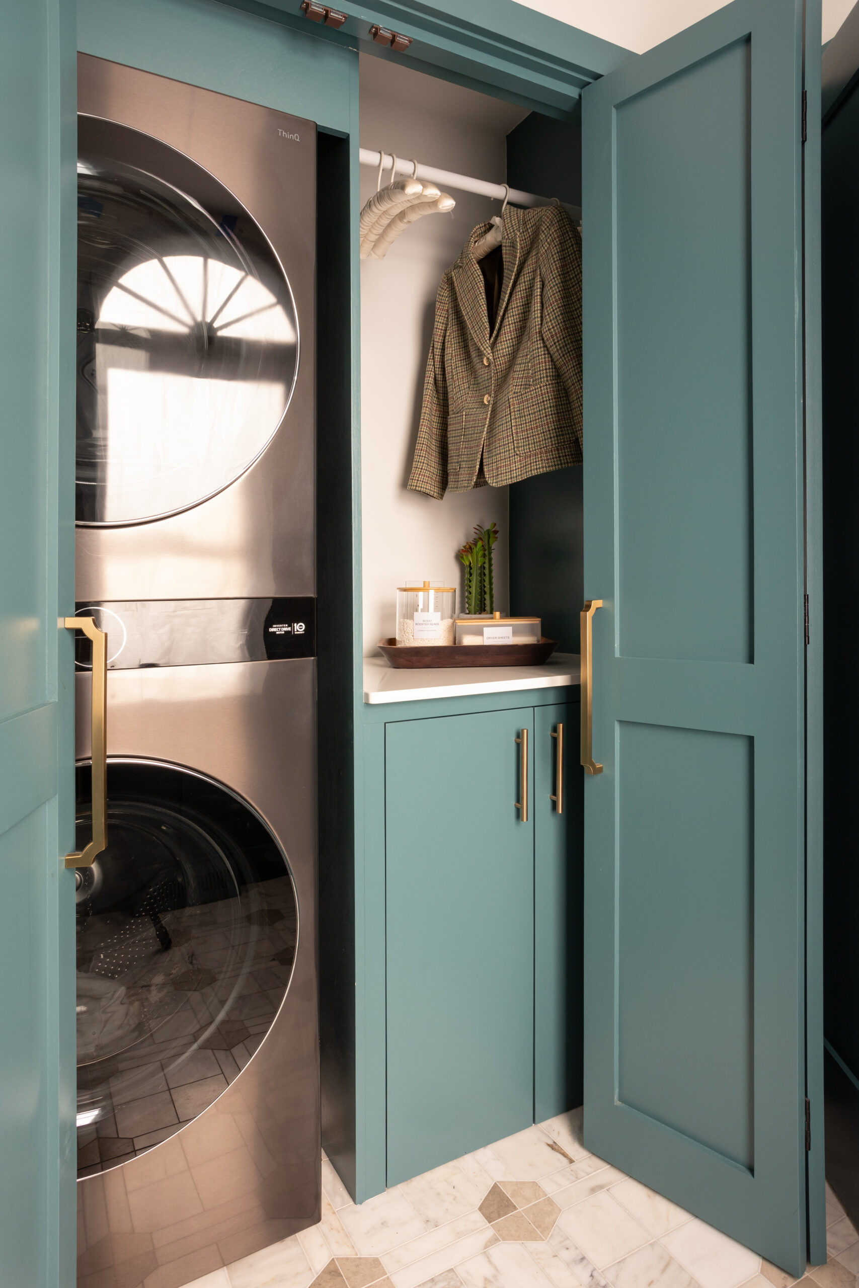 Moody Teal Powder Bath