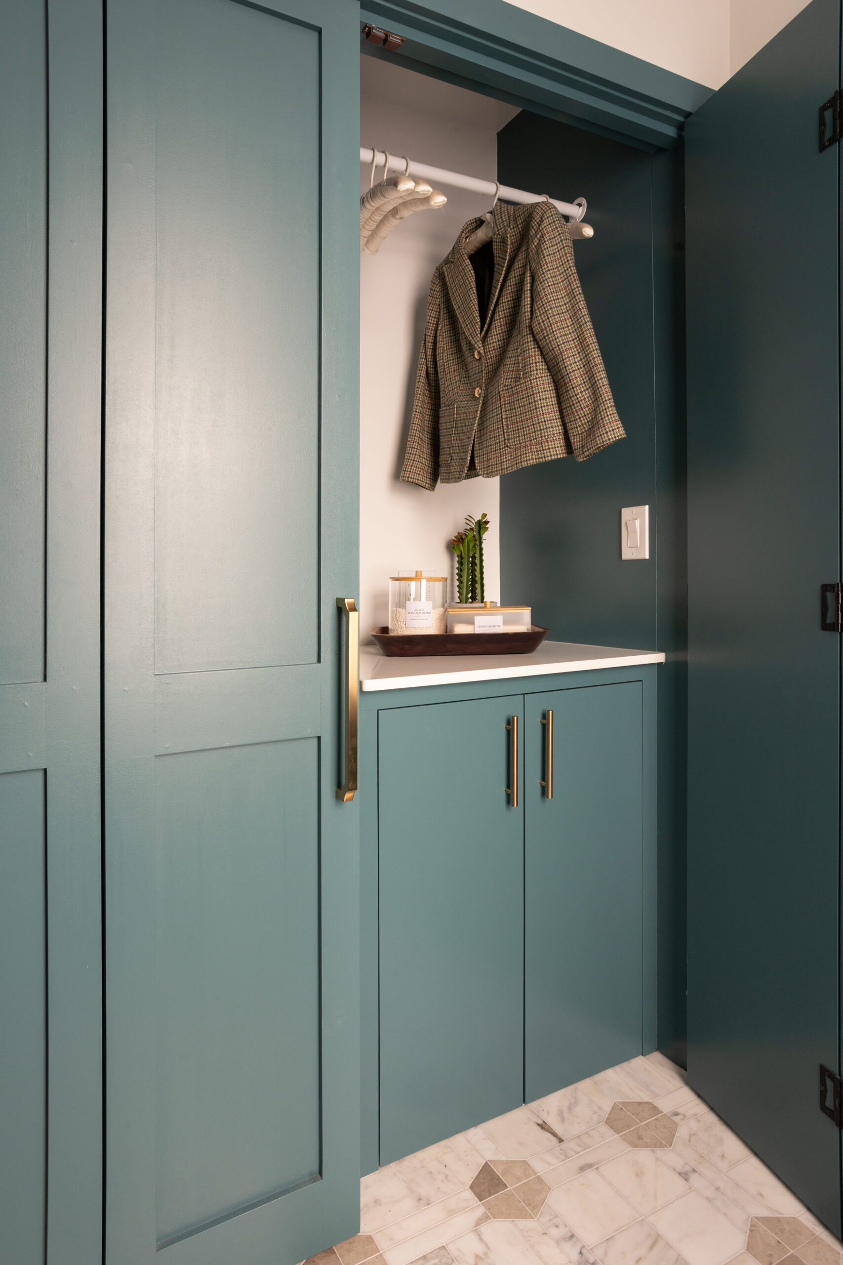 Moody Teal Powder Bath