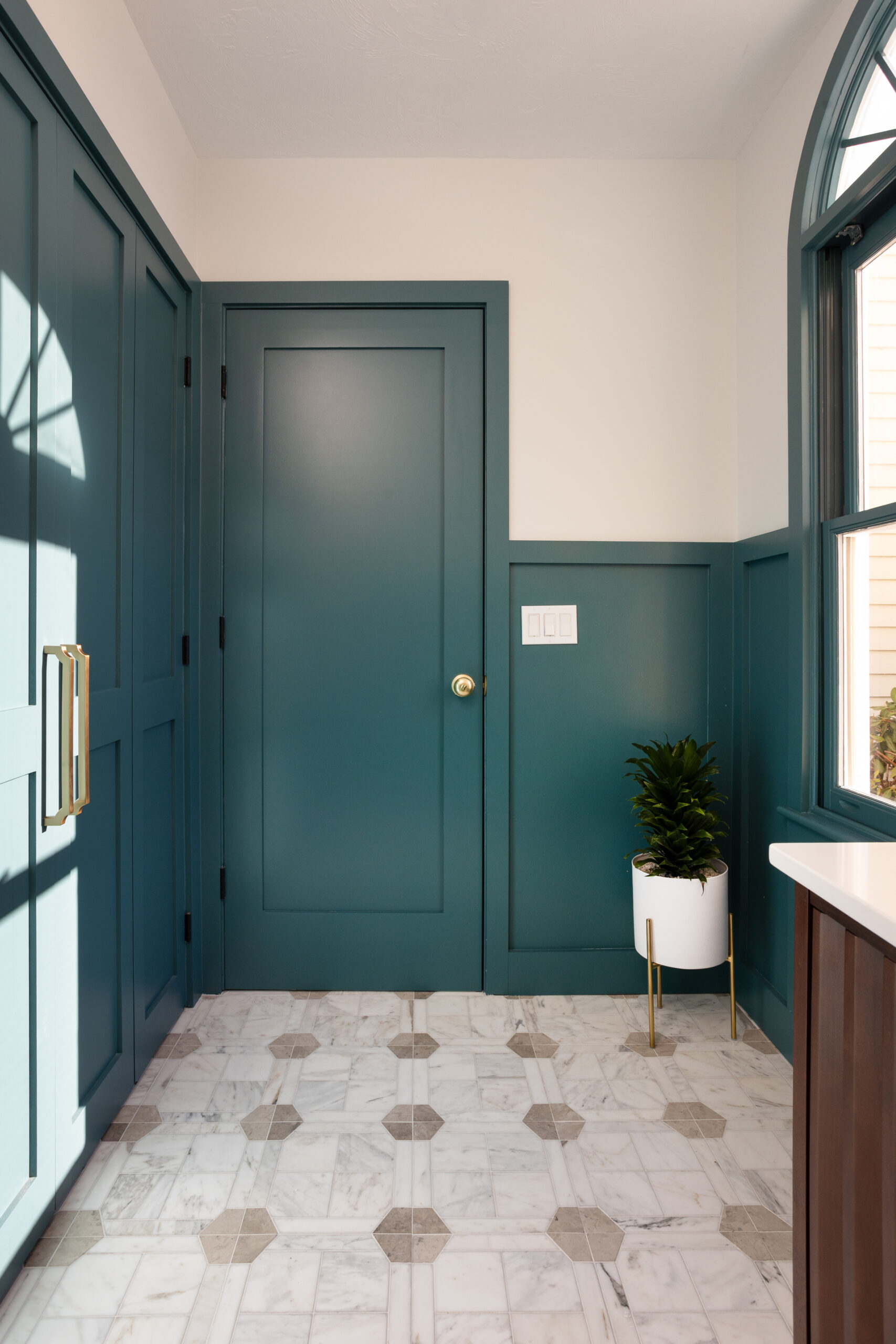 Moody Teal Powder Bath