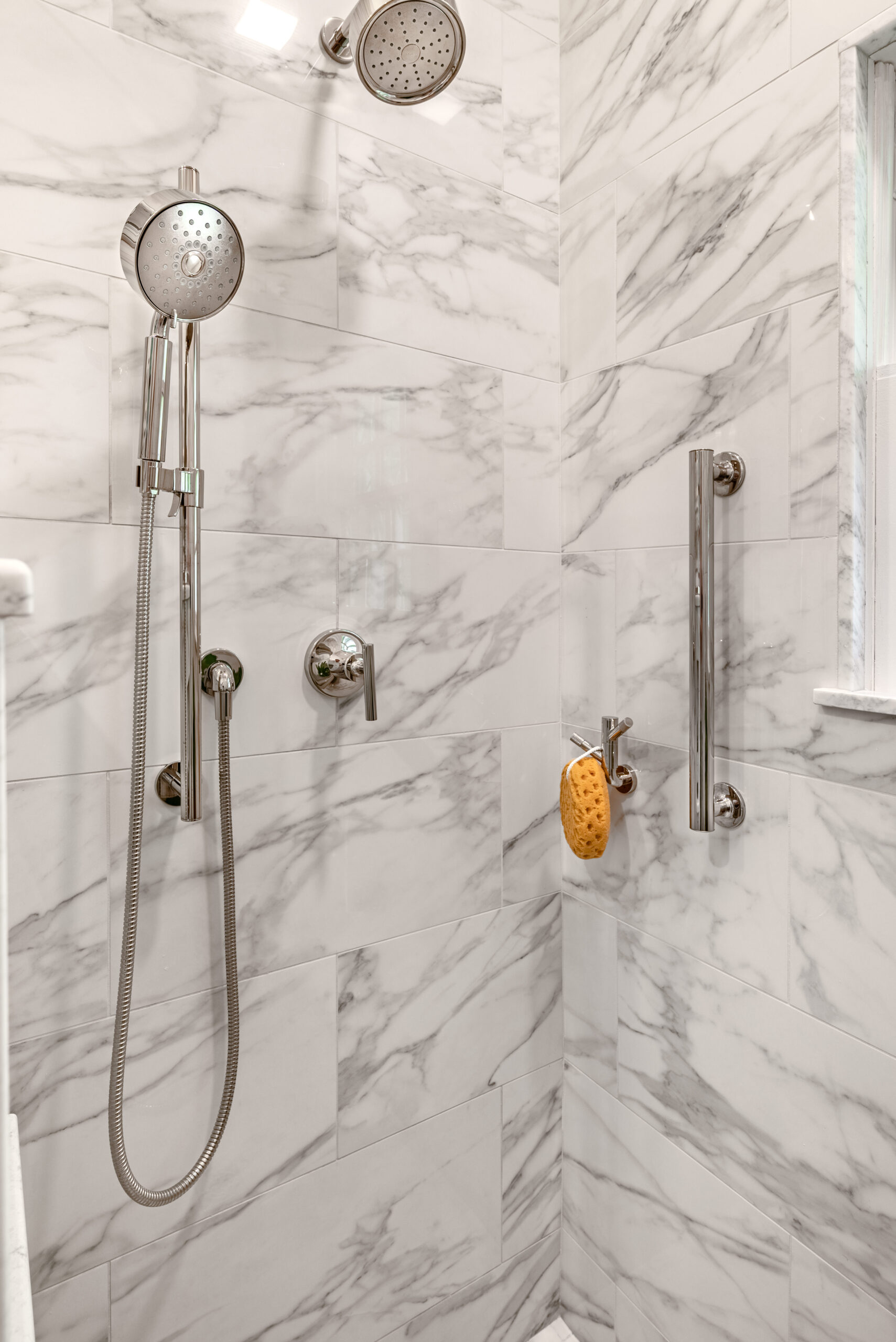 Airy Marble Bath