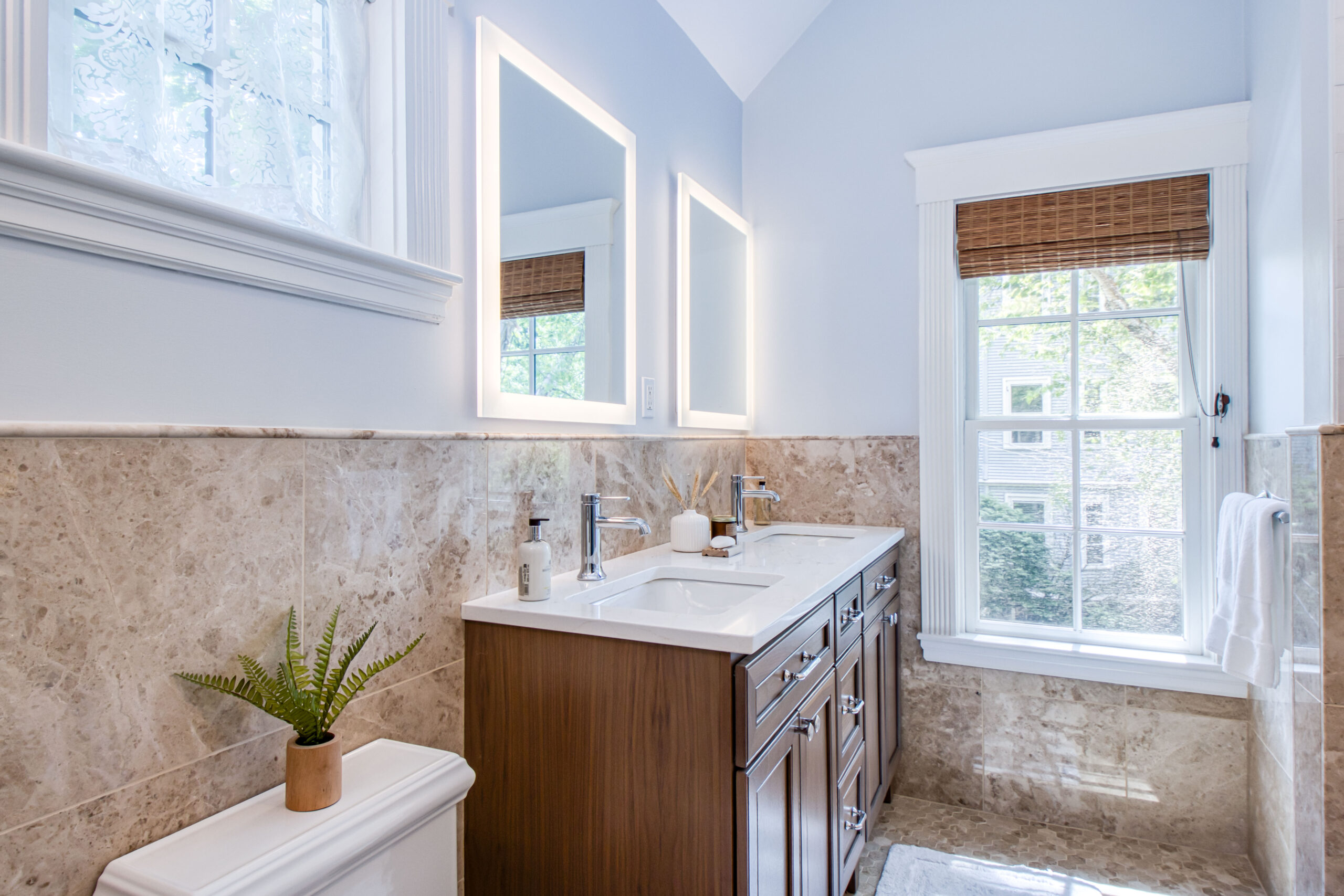 Warm Transitional Bath with Natural Stone Character