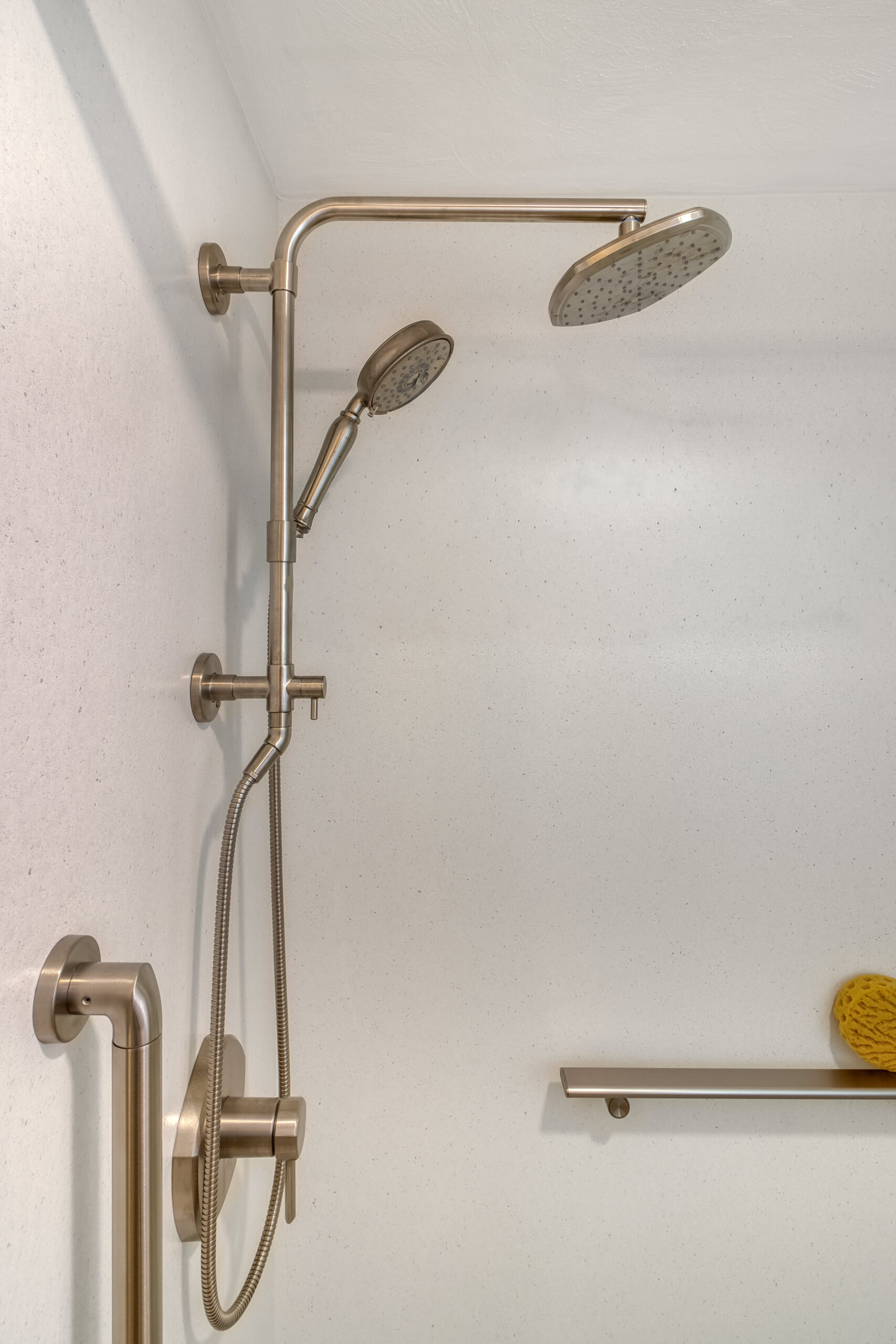 Light & Neutral Primary Bath