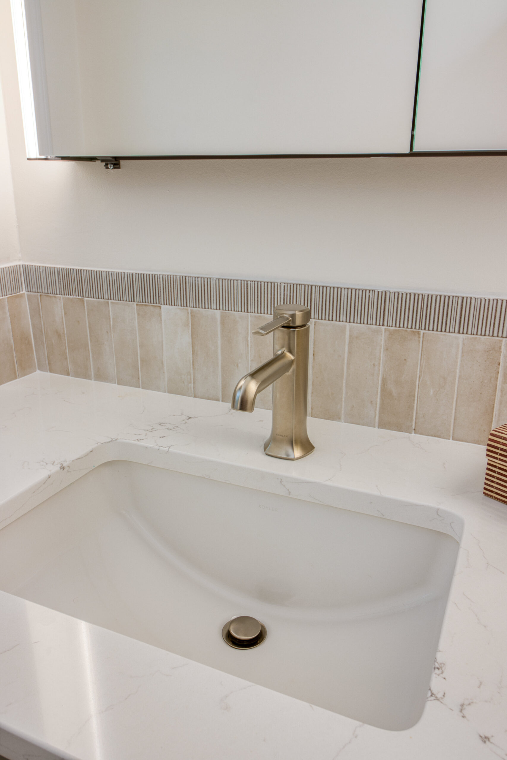 Light & Neutral Primary Bath
