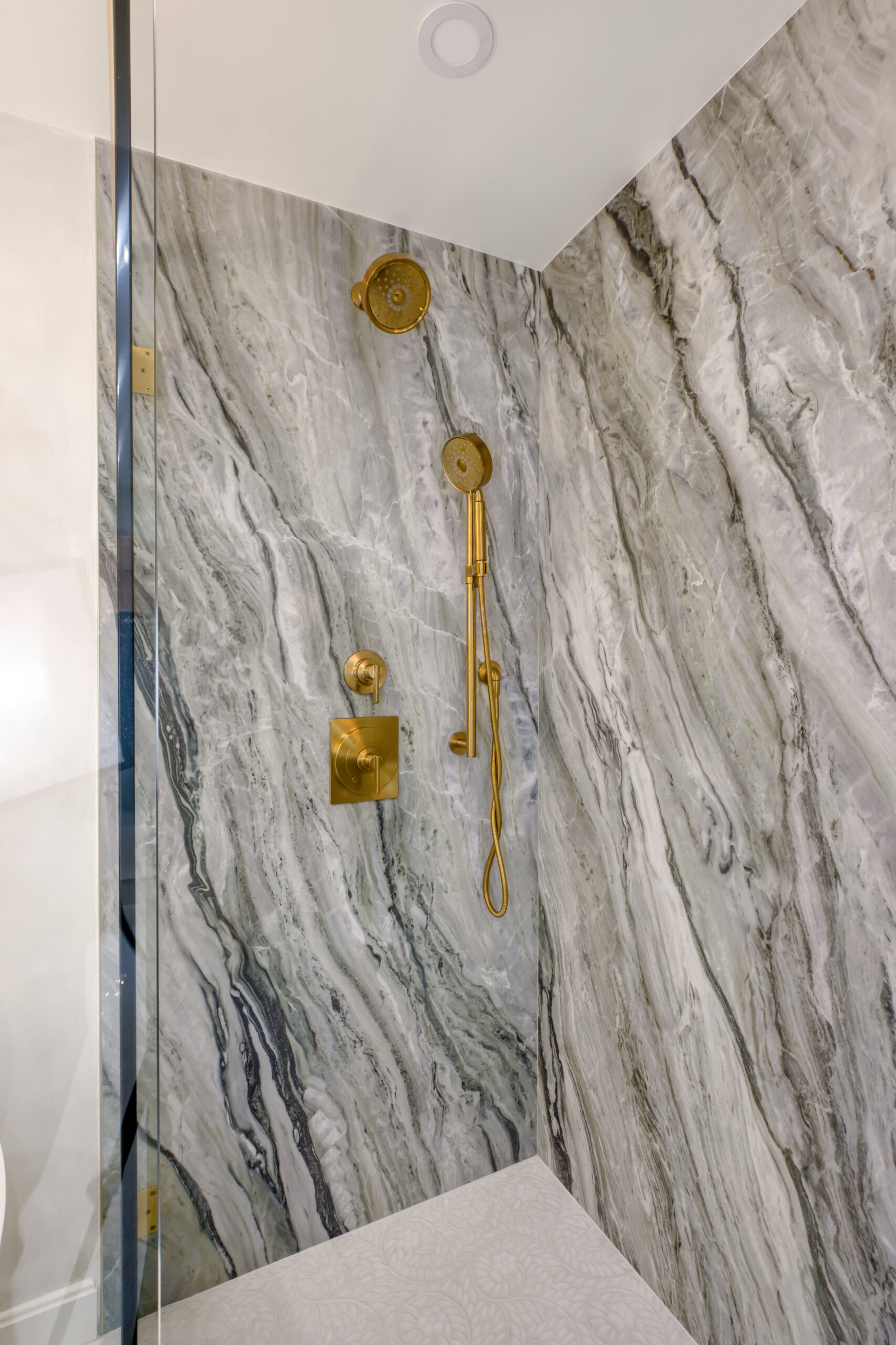 Serene Marble and Gold Oasis